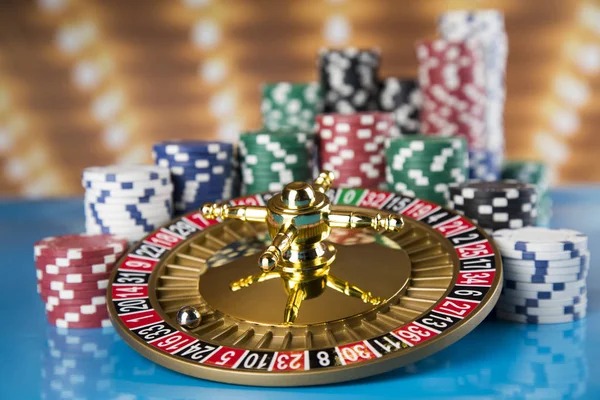 hartap73 Capsa Banting live dealer speaking to players via chat during a game session