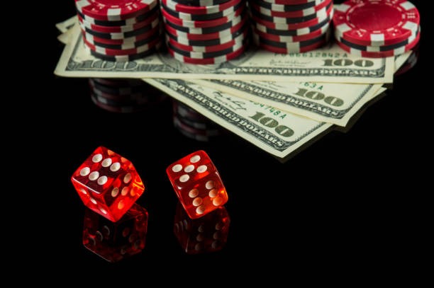 Evolution Gaming live-dealer studio with HD camera, professional croupier, and real-time card table